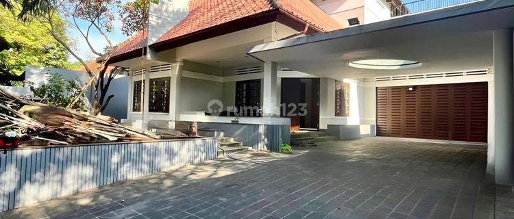 Sewa Rumah Menteng Jakarta Pusat Clasic House Design 1