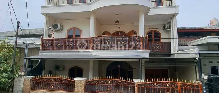 Beautiful Ready-to-Occupy House in North Jakarta Pelindo 1