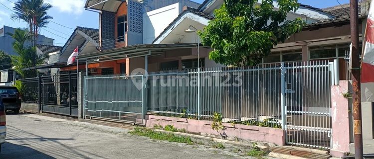 Ready-to-Occupy House in a Comfortable Environment at Taman Kopo Indah 1 1