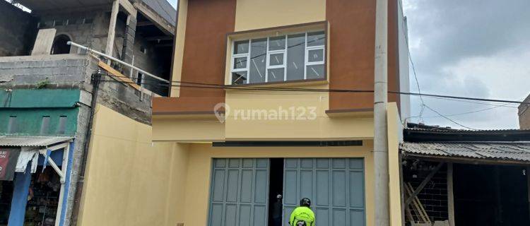 Ruko Siap Pakai Area Ramai di Nanjung Raya 1
