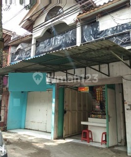 Crowded Area Shop House Near Andir Market in Rajawali. 1