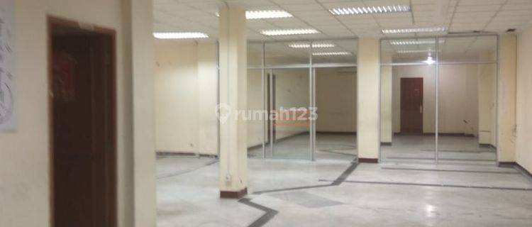 Kantor gambir, 4 lantai, strategis, parkiran ok, best deal nego 1