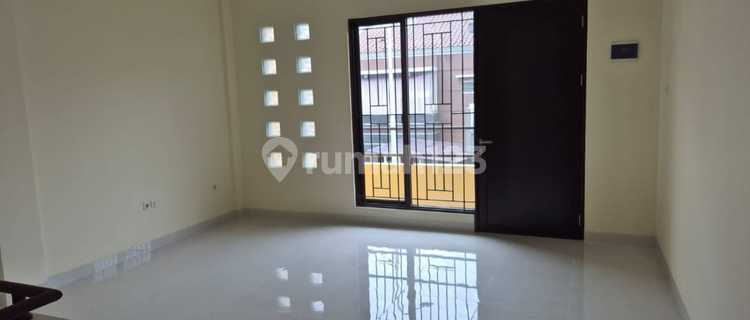 29. W Rumah Permata Buana, 8x18 Ready to Occupy, Strategic Location 1