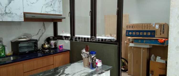 Beautiful Cheap House 5 Minutes to UNJ Campus, Utan Kayu, East Jakarta 1