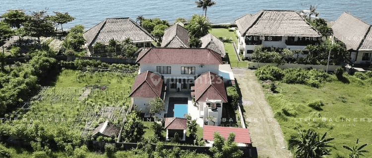 COASTAL VILLA WITH STUNNING SEA AND MOUNTAIN VIEWS IN BULELENG 1