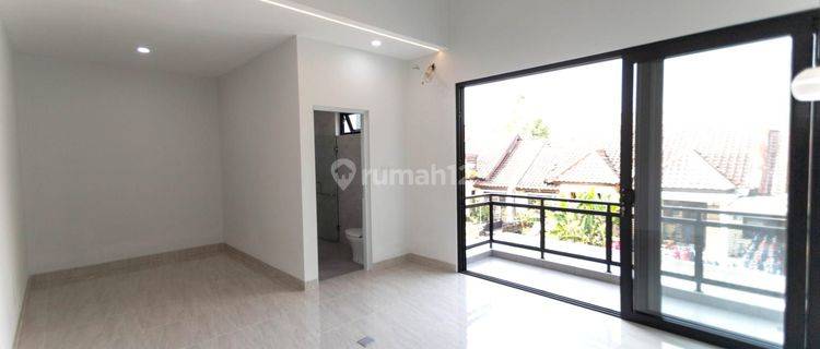 Rumah 2 lantai  di Sutera Flamboyan Hdp Selatan Free Dinning Set 1