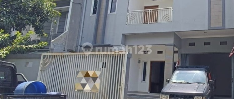 Premium Ready-to-Use Strategic House in Pusponjolo, West Semarang 1