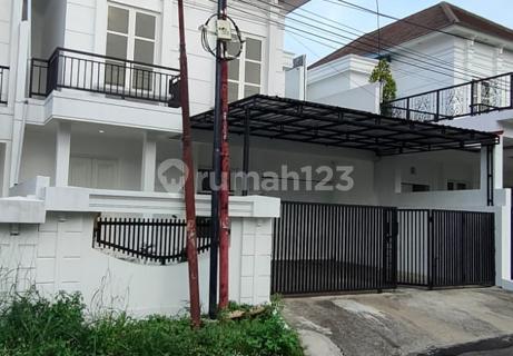 Beautiful Strategic Ready-to-Use House in Sambiroto Tembalang 1