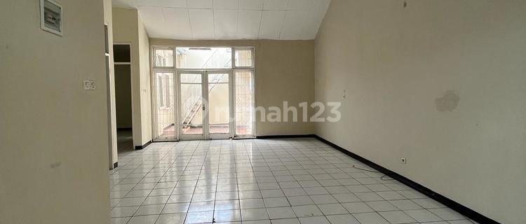 Disewakan Rumah Tengah Kota di Batununggal, Bandung 1