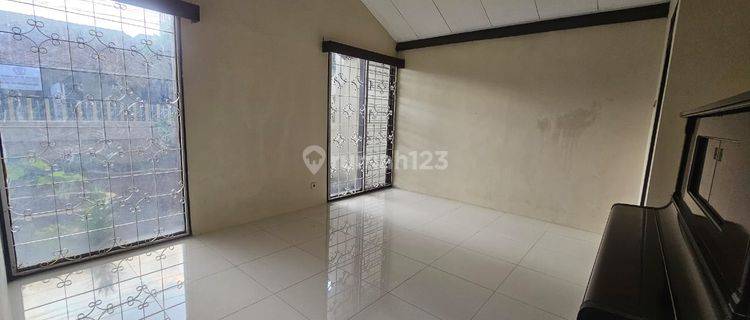 Rumah SHM Semi Furnished di Cikutra Bandung 1