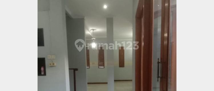 Rumah Luas Nyaman SHM Setra Duta, Bandung 1