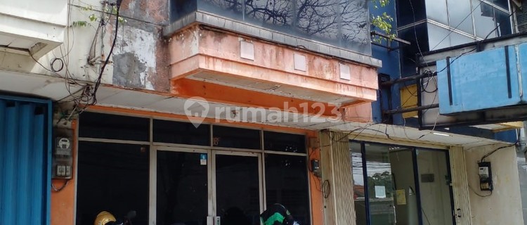 For rent: 3-story strategic shophouse on Jl. Daan Mogot, Tangerang, DM 489 1