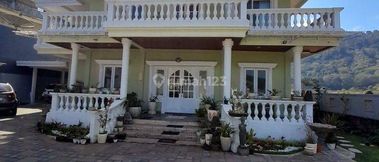 Rumah Villa Klasik 2 Lantai SHM di Bedugul 1