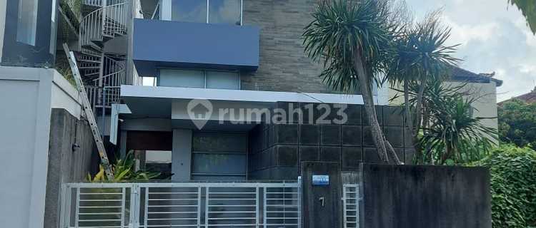 Rumah Villa 2 Lantai Furnished di Jalan Bidadari, Seminyak 1