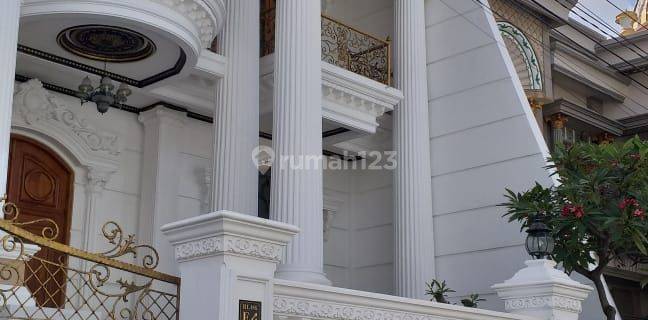 Rumah sultan 3 lantai Eropa style dekat transmall Denpasar 1