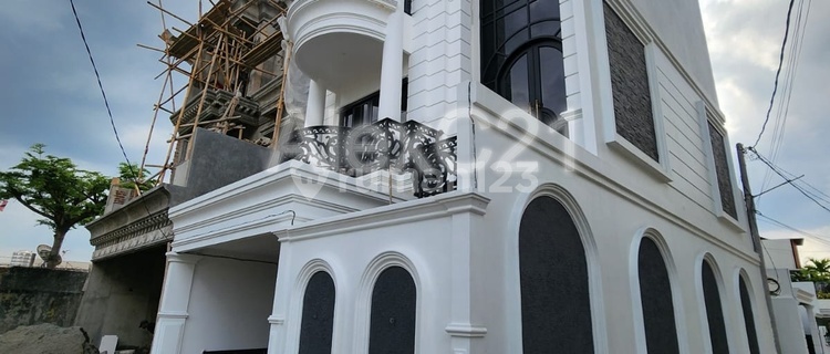 For Sale New Luxury Beautiful House Complex on Jl. Moh.kahfi 1, Jagakarsa, South Jakarta City 1