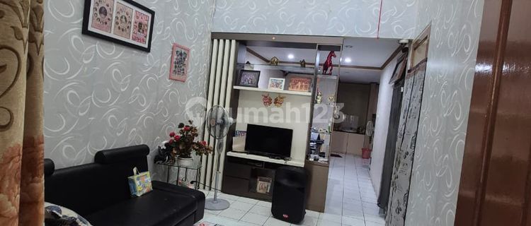 Tidy, Move-In Ready 1.5-Story House in Citra Garden 5 1