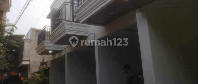Rumah 2 Lantai Dijalan Ciracas  1