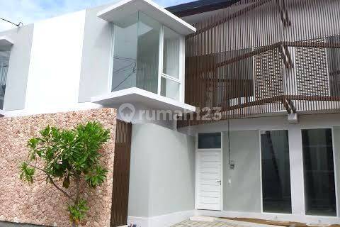 Rumah Full Furnished One Gate System dekat Sunset Road 1