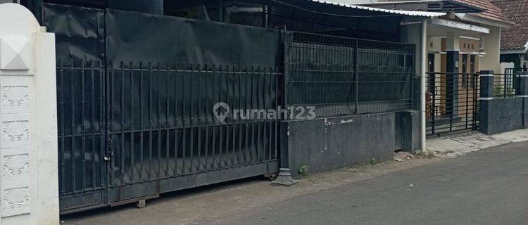 Ruang Usaha Lokasi Strategis Dekat Stadion Mandala Krida 1