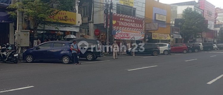 Strategic Shop House on Jl. Urip Sumoharjo, Near UGM. Galeria Mall, 1