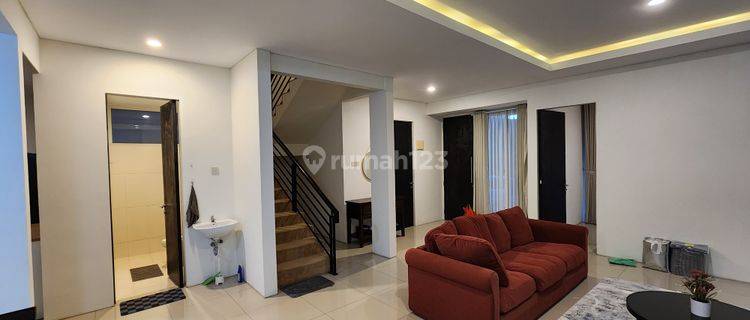 Rumah Cantik Modern Full Furnished di Sayap Dago 1