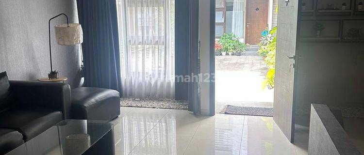 Rumah Minimalis Cantik di Town House Kompleks Maple  1