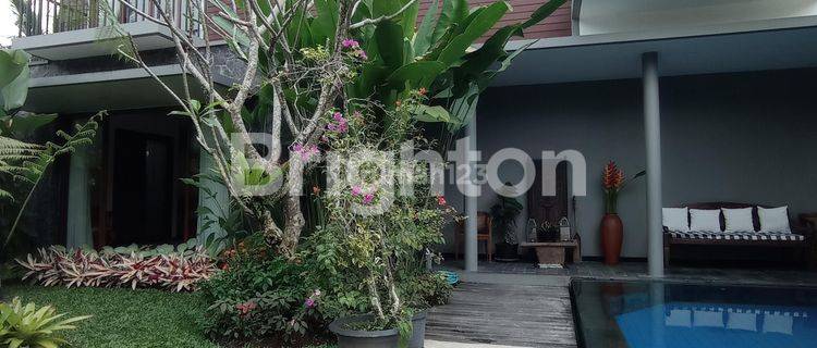 / LUXURY VILLA IN UBUD WITH SWIMMING POOL AND RICE FIELD VIEW 1