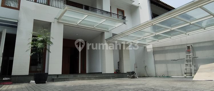 Disewakan Rumah Bagus Semi Furnished At Menteng Jakpus 1