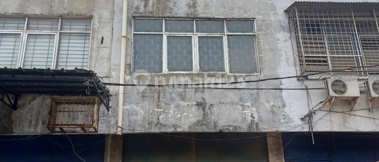 Three-story shop house with Free Goods Lift, FOR SALE CHEAPEST in Pergudangan Waringin Kapuk, North Jakarta. 1