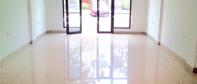 2 1/2 Story Shop House in Jagakarsa, South Jakarta 1