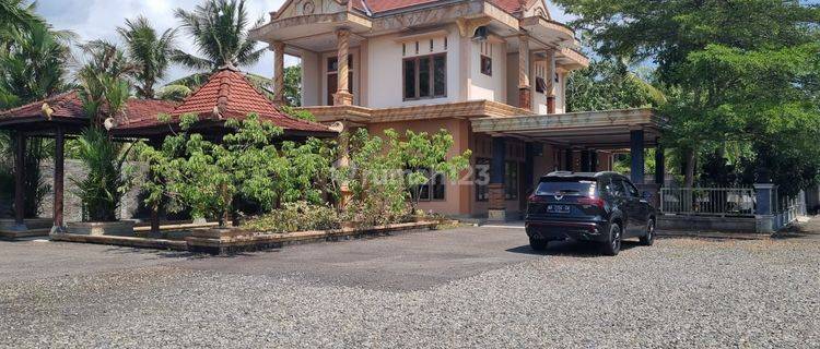 Rumah Second Desain Klasik Elegan Dekat Masjid Besar Sunan Geseng 1