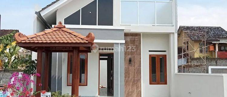 Rumah Cantik + Rooftop, Dekat Jalan Jogja Solo Kalasan 1