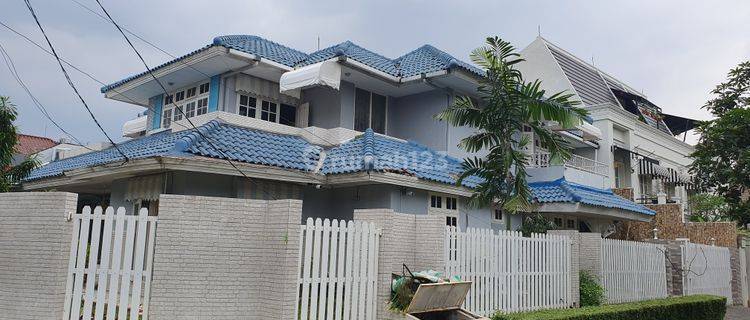 Rumah Bagus Terawat Posisi Hoek Dalam Komplek di Lebak Bulus  1