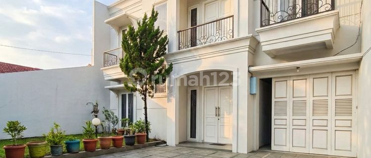 Rumah Bagus Siap Huni Classic Design Lokasi Segitiga Emas Jaksel 1