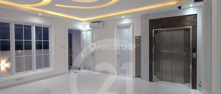 Dijual Rumah Baru Dengan Swimming Pool di Pantai Indah Kapuk 1