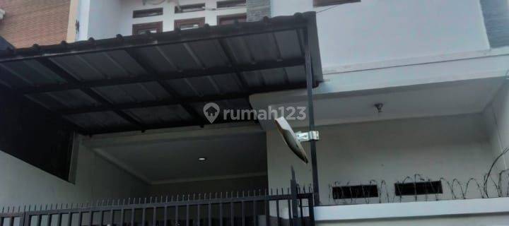 Rumah 2,5 Lt Di Cipete Lt 60 M2 Lb 90 M2 Semi Furnished Ac, Gorden, Waterheater, Ada 2+1 Kt 3'km Siap Huni, Siap Di Survey Nih!! 1