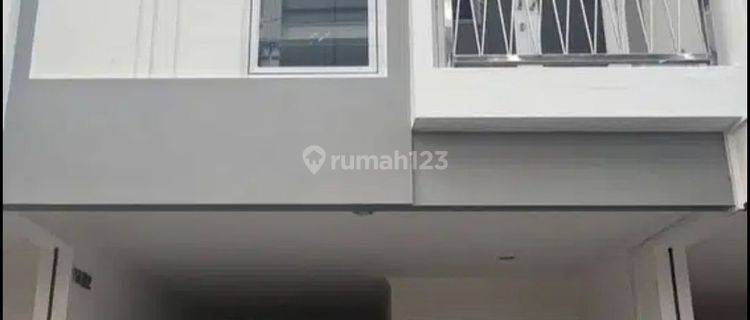 Rumah 2 Lt Di Pos Pengumben Jakarta Barat Lt 30 M2 Lb 58 M2 Shm, Imb, Ada 2 Kt 2 Km  Carpot 1 Mobil, Ada Furniture, Nego Yuk Sampai Deal, Siap. Huni!!  1