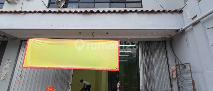 Ready-to-Occupy Ruko Suitable for Restaurant in Rawamangun, East Jakarta 1