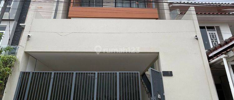 Rumah Brand New Minimalis Modern Siap Huni di Pulomas 1