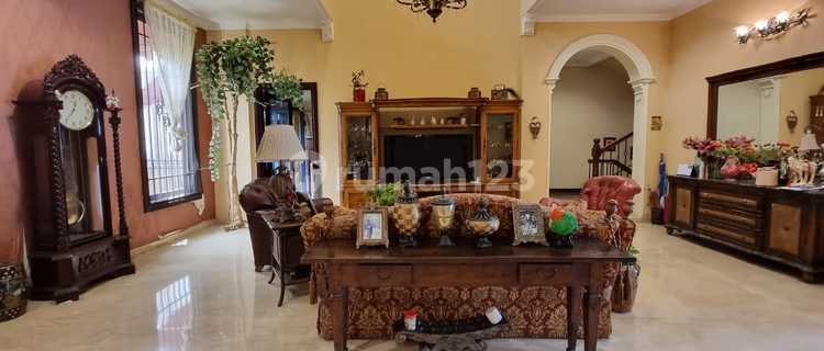 Villa di Komplek The Palace Polonia 1