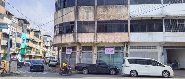 Ruko Gandeng Hook di Jalan Bandung Simpang Sutomo 1