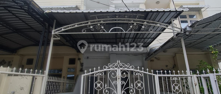 Ruko di Komplek Makmur Indah Dekat Adam Malik 1