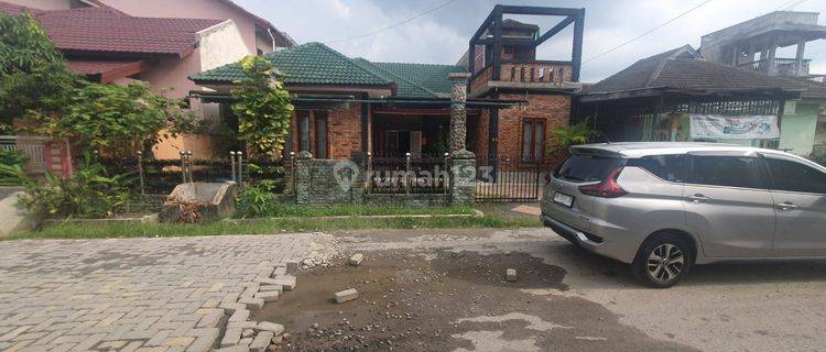 Villa di Komplek Johor Indah Permai 1 Jalan Karya Wisata  1