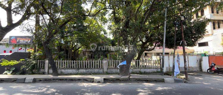 Rumah di Jalan Adam Malik Simpang Putri Hijau  1