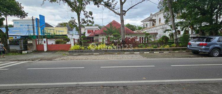 Villa di Jalan Suryo Dekat Juanda  1