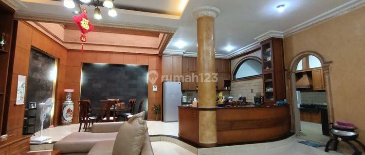 Villa di Komplek Cemara Asri Jalan Tulip  1