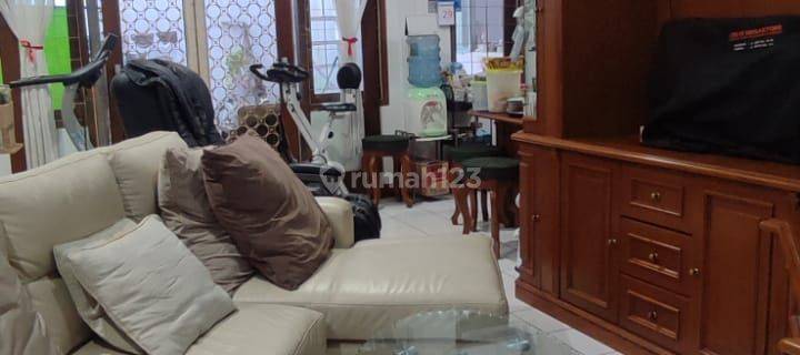 Dijual Rumah Tengah Kota Terawat di Kembar Mas Semi Furnish 1