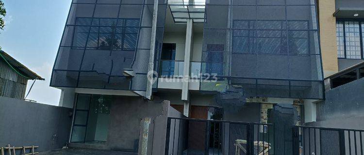 Jual Rumah Bagus Siap Huni Asri Setraduta Harga 2.8 M Nego 1