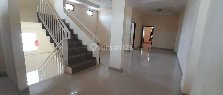 Rumah Disewakan Strategis Tengah Kota Pajajaran 1